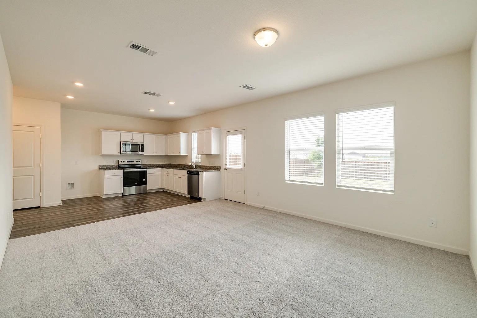 1816 Chapel Hill Rd, Princeton, TX 75407