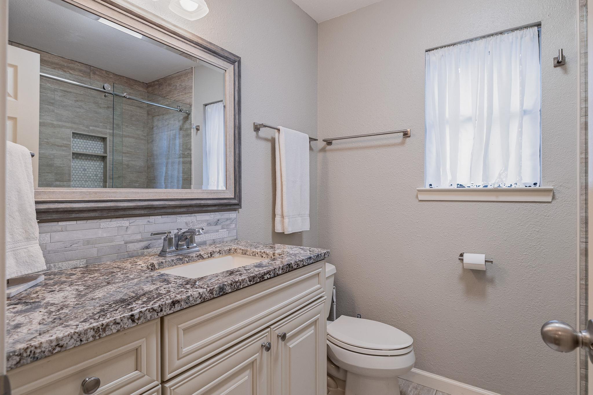 206 E Pheasant Rd, Highland Haven, TX 78654