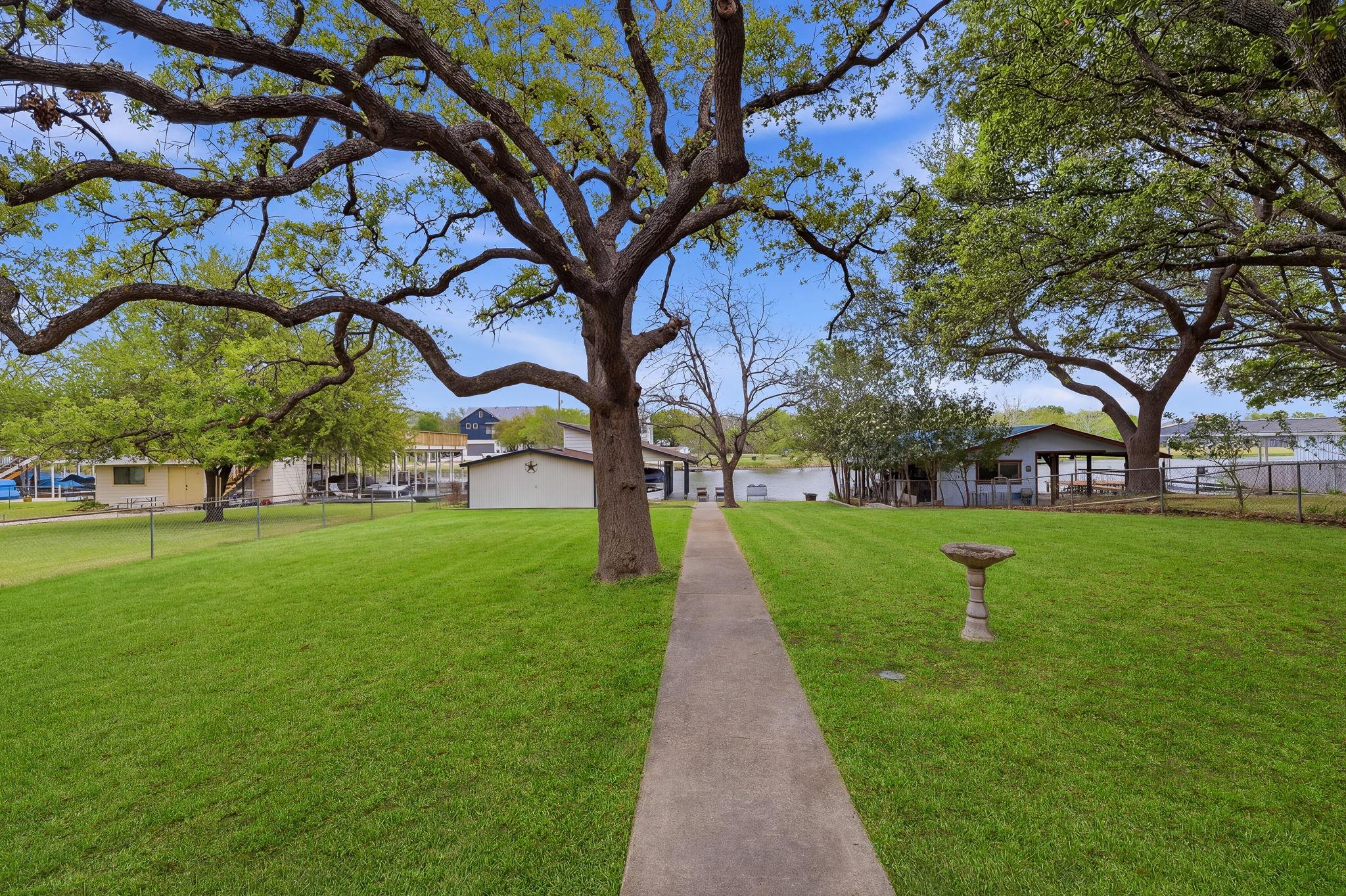 206 E Pheasant Rd, Highland Haven, TX 78654