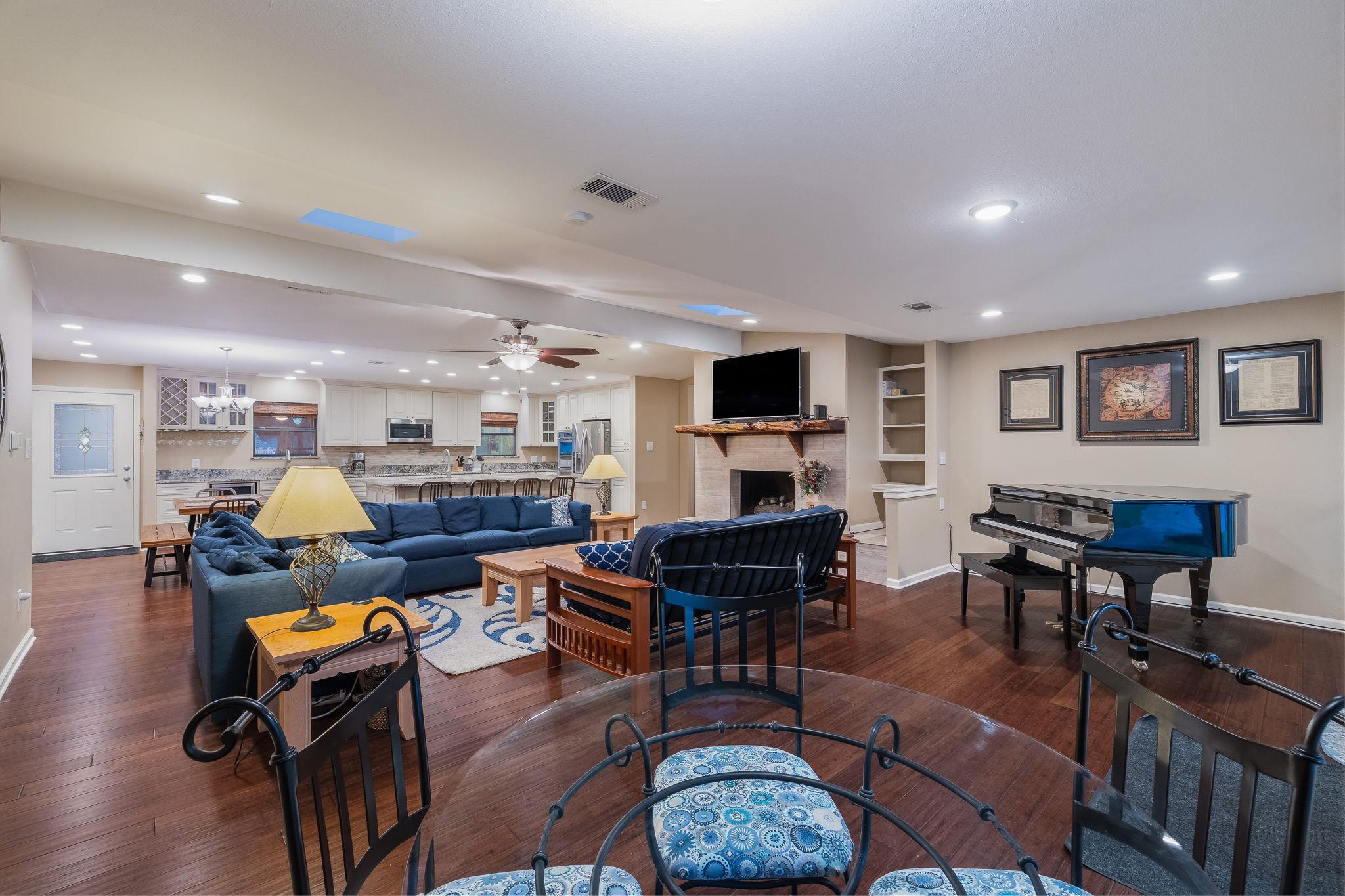 206 E Pheasant Rd, Highland Haven, TX 78654