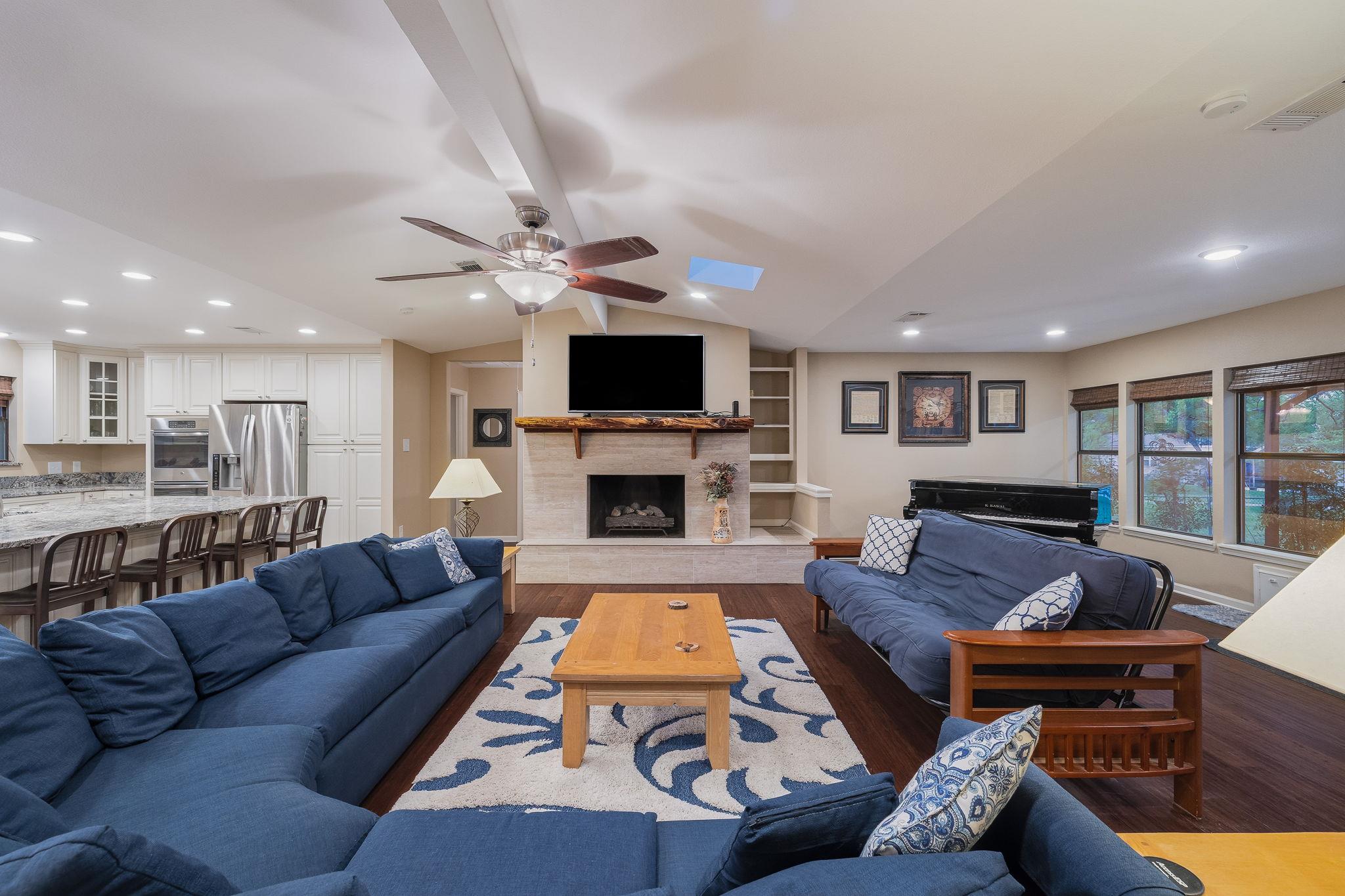 206 E Pheasant Rd, Highland Haven, TX 78654