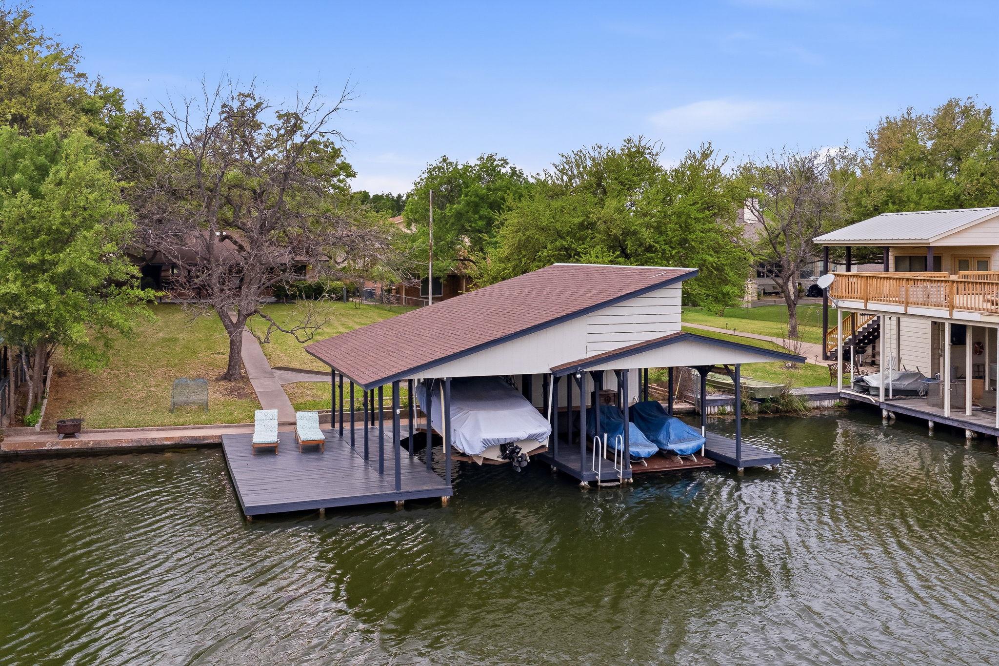 206 E Pheasant Rd, Highland Haven, TX 78654