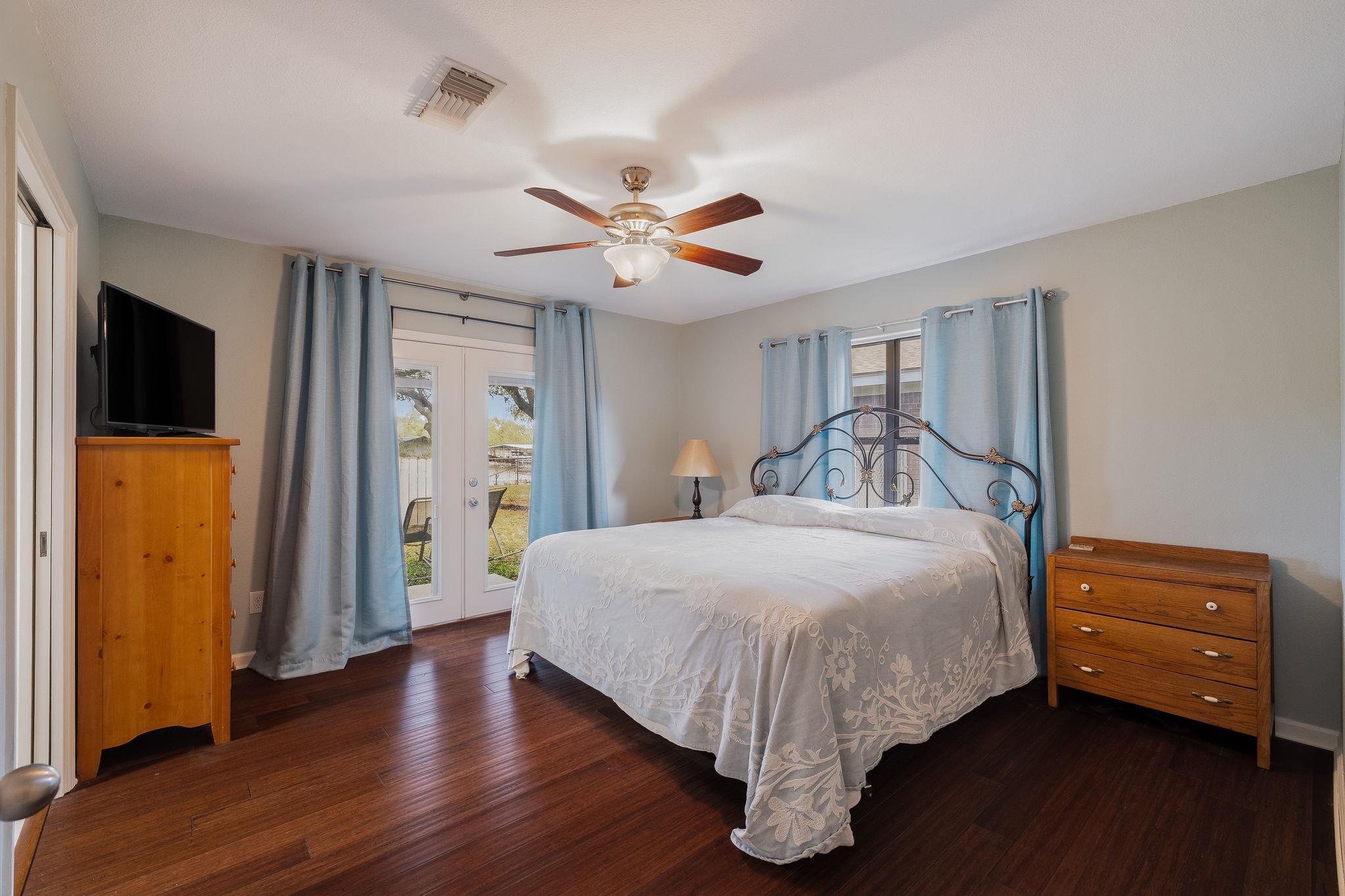 206 E Pheasant Rd, Highland Haven, TX 78654