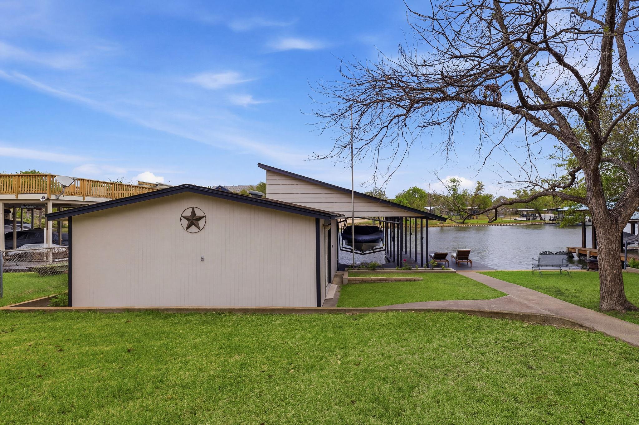 206 E Pheasant Rd, Highland Haven, TX 78654
