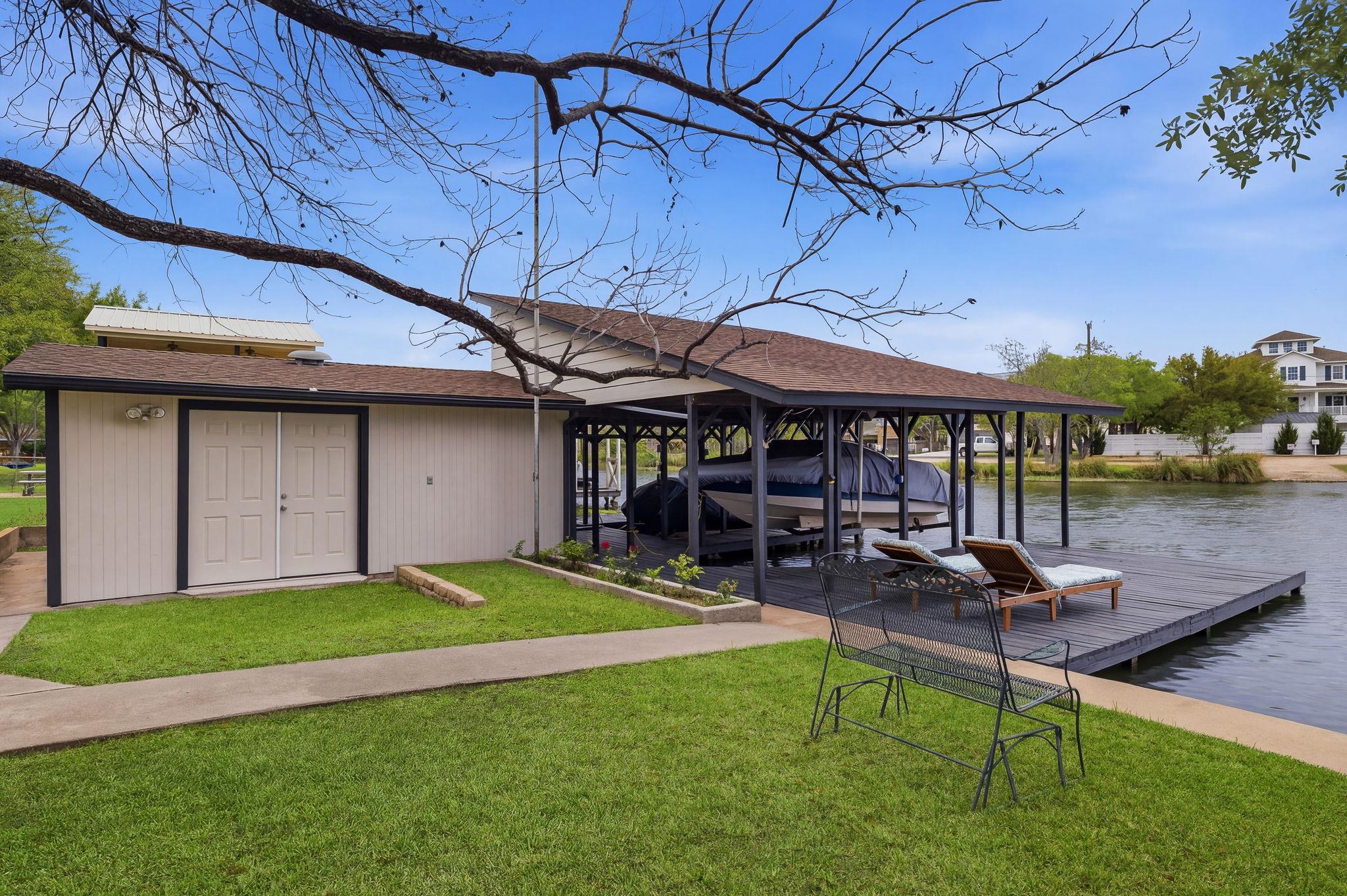 206 E Pheasant Rd, Highland Haven, TX 78654