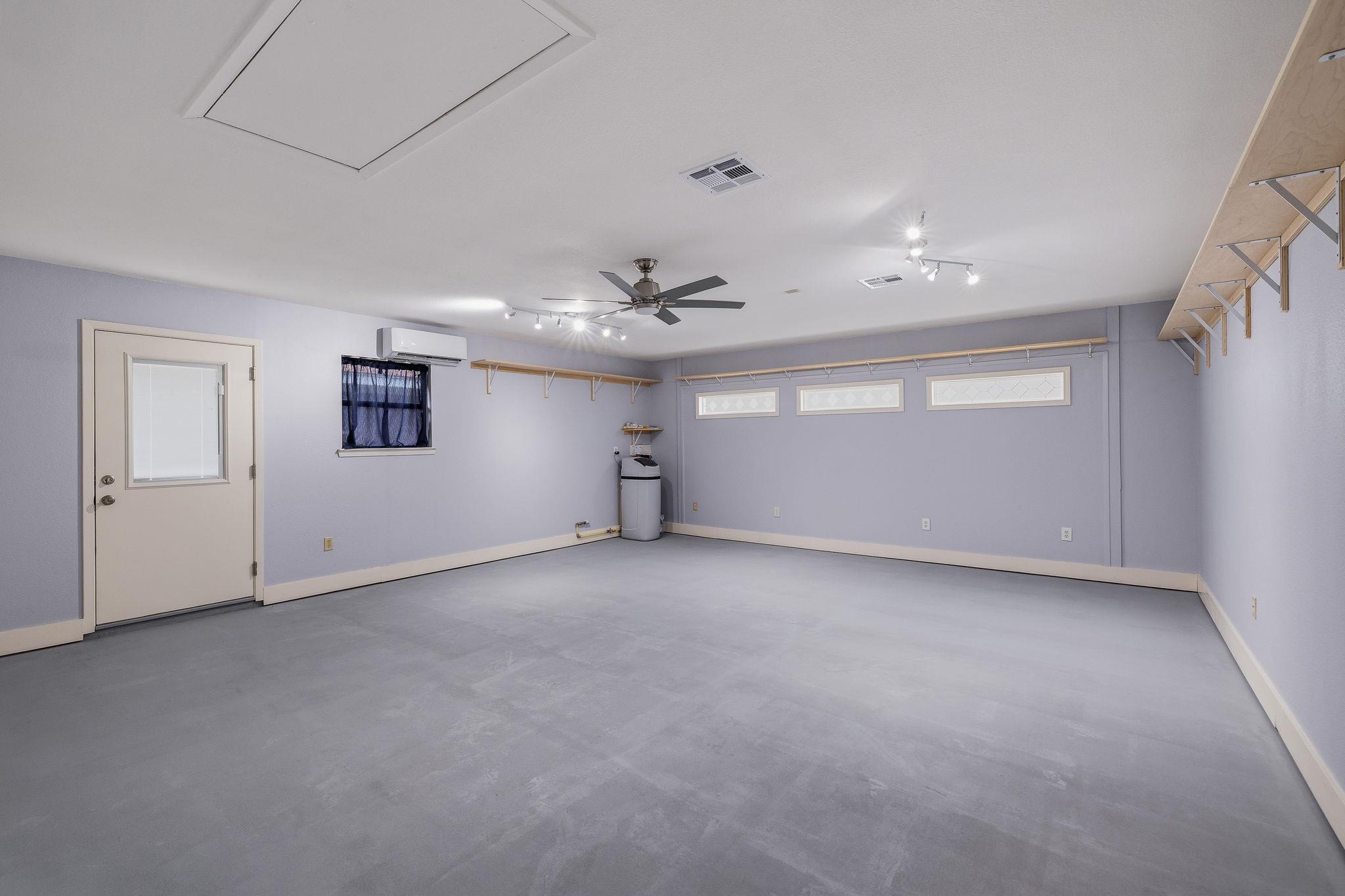 206 E Pheasant Rd, Highland Haven, TX 78654