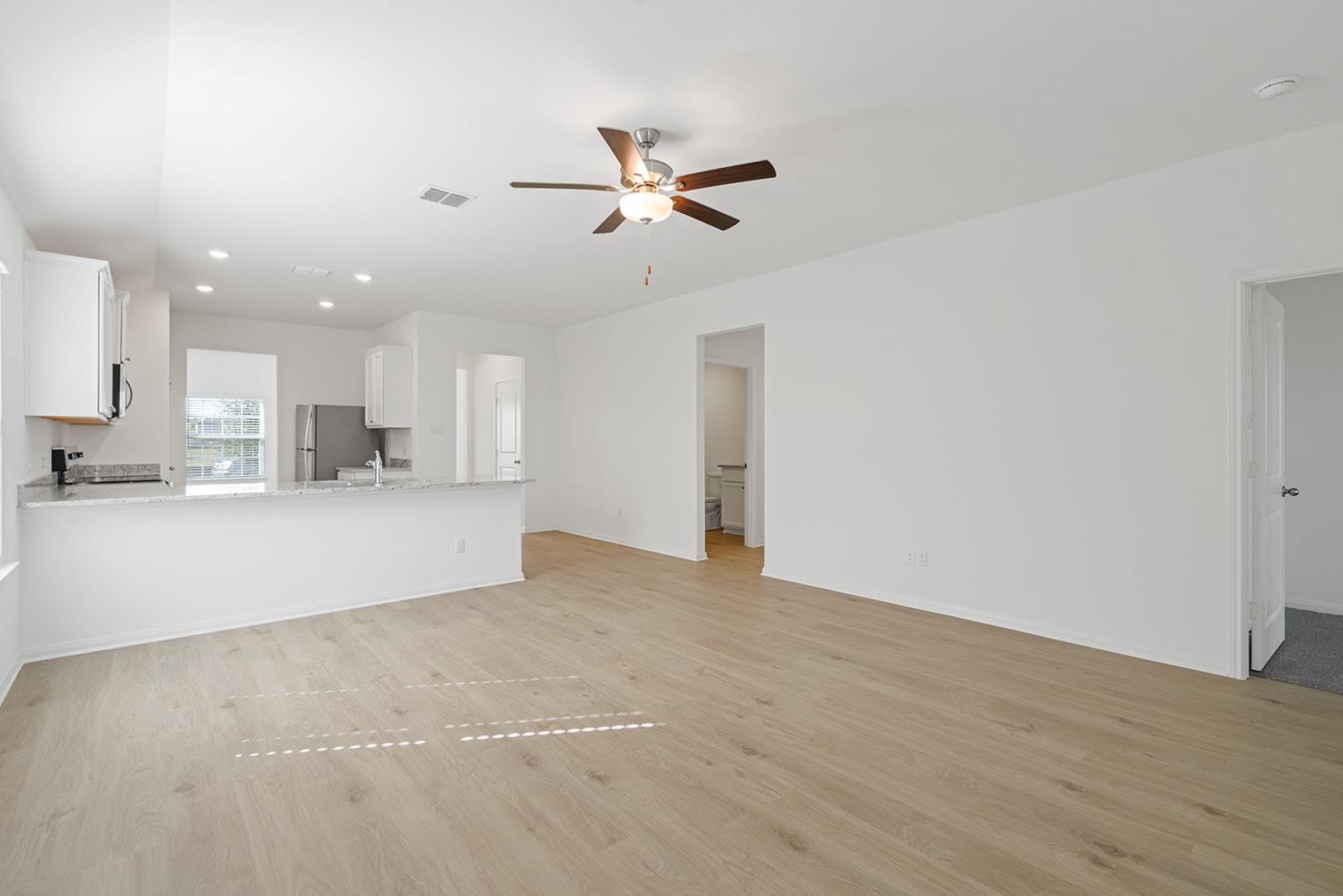 104 Wirepass Crst, Jarrell, TX 76537