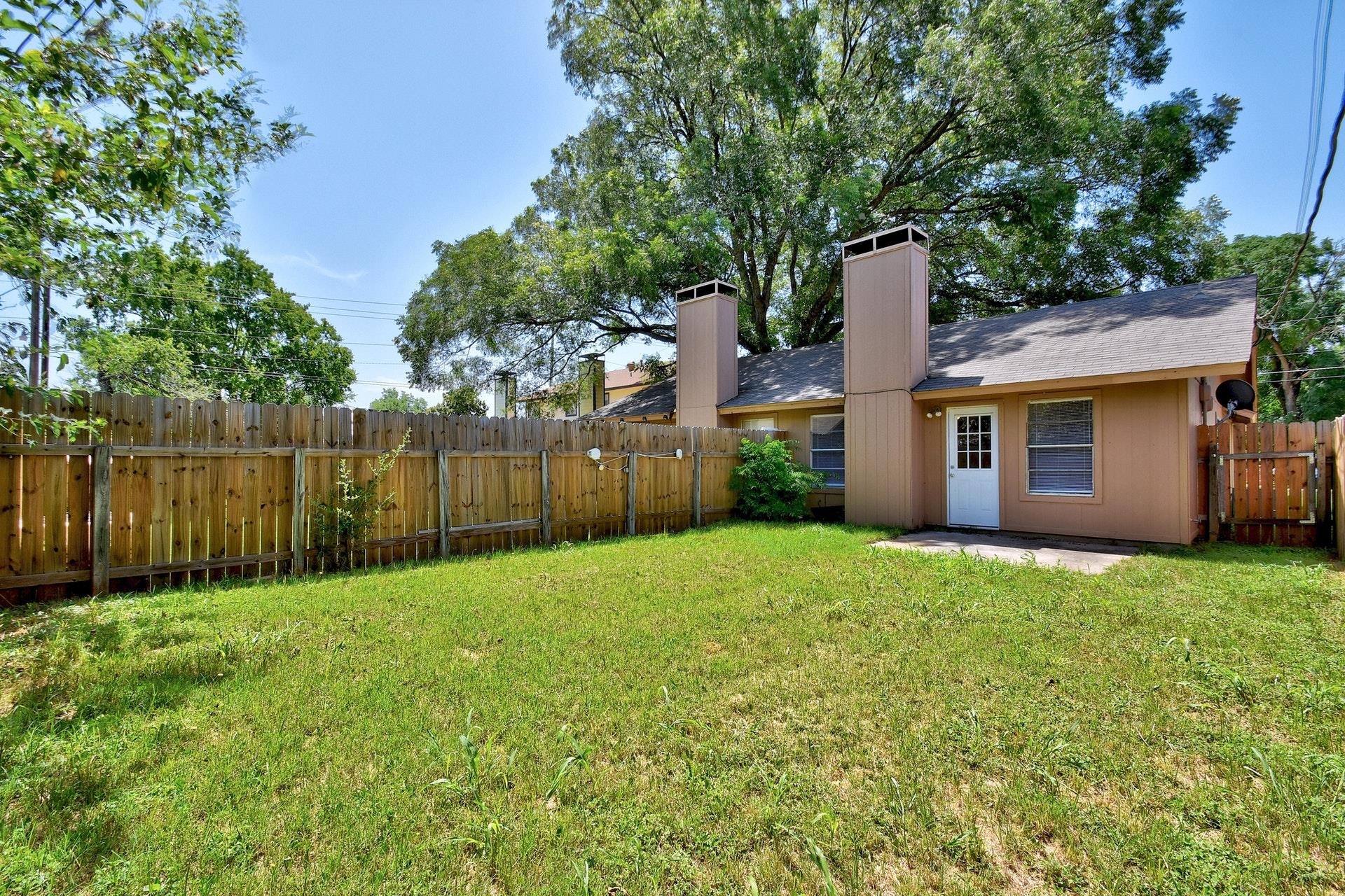 418 Linden St # A, Bastrop, TX 78602
