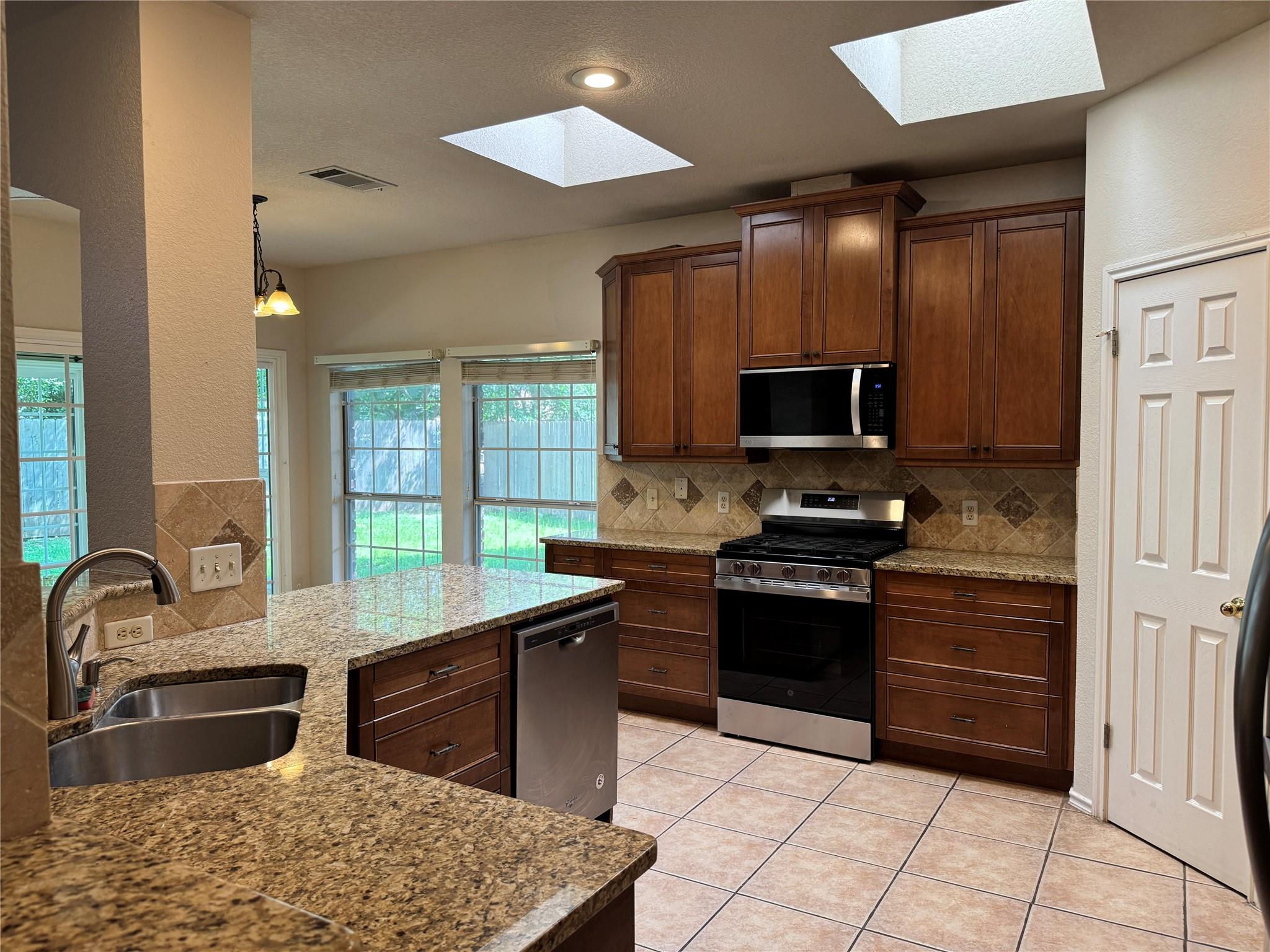 8001 Tallyho Trl, Austin, TX 78729