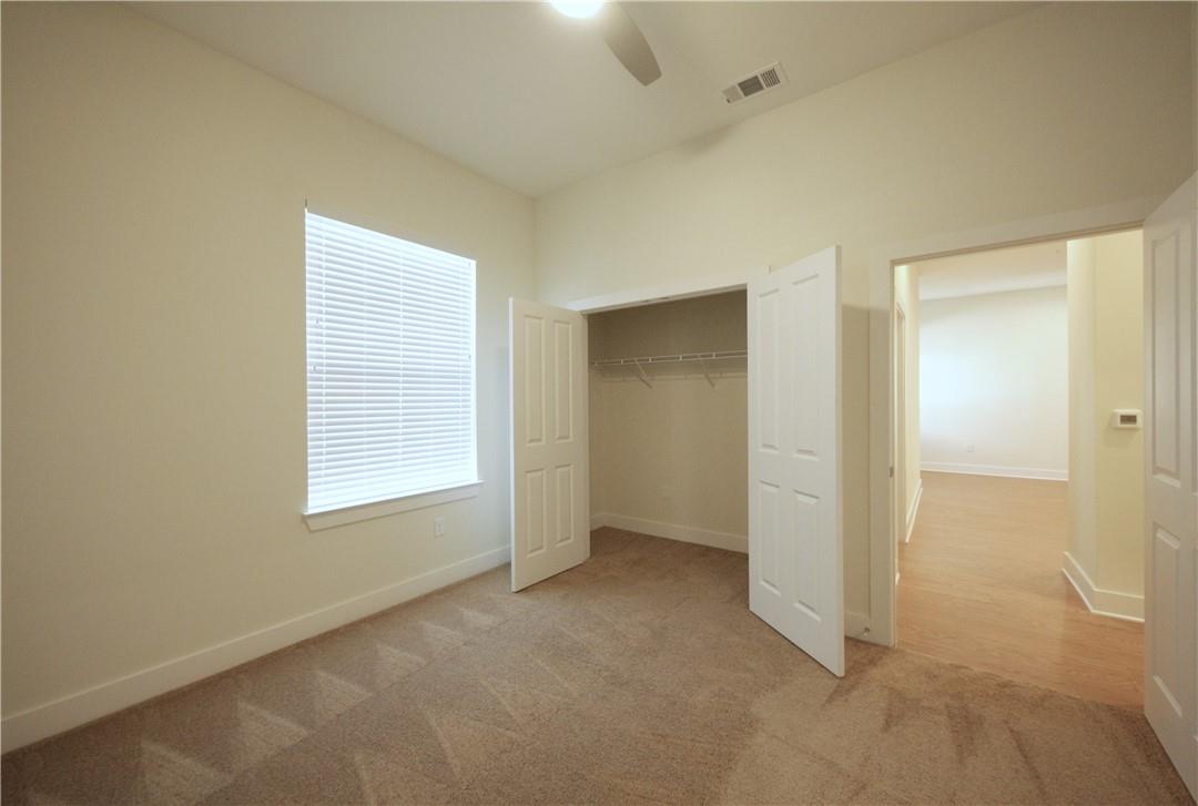 2400 Louis Henna Blvd # 108, Round Rock, TX 78664