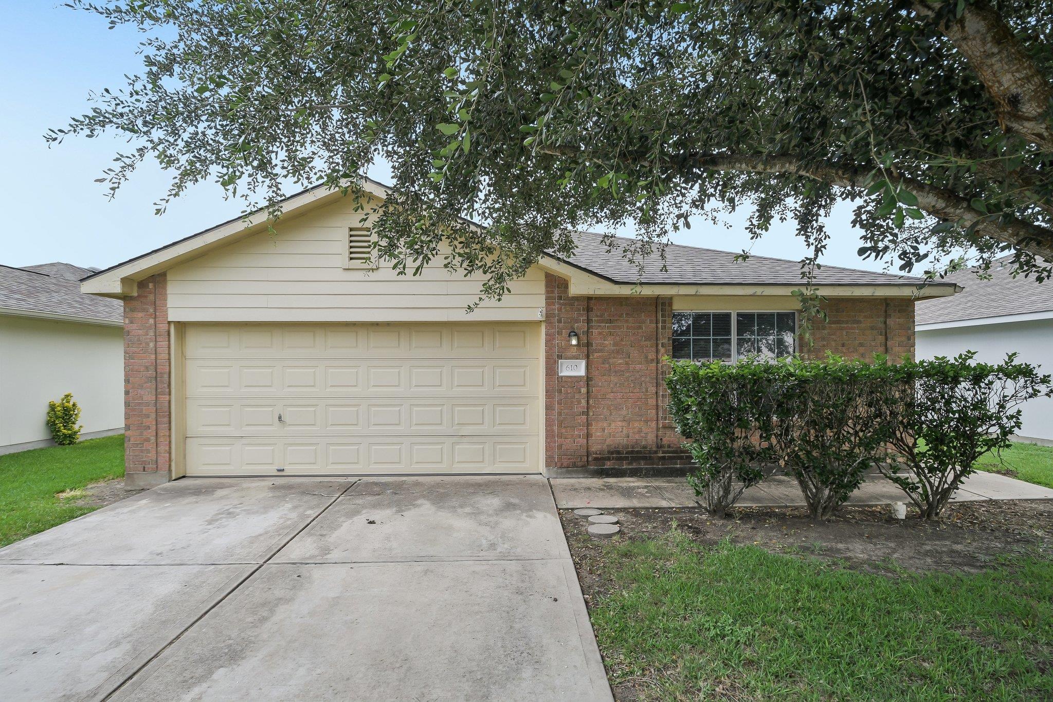 610 Lavaca Loop, Elgin, TX 78621