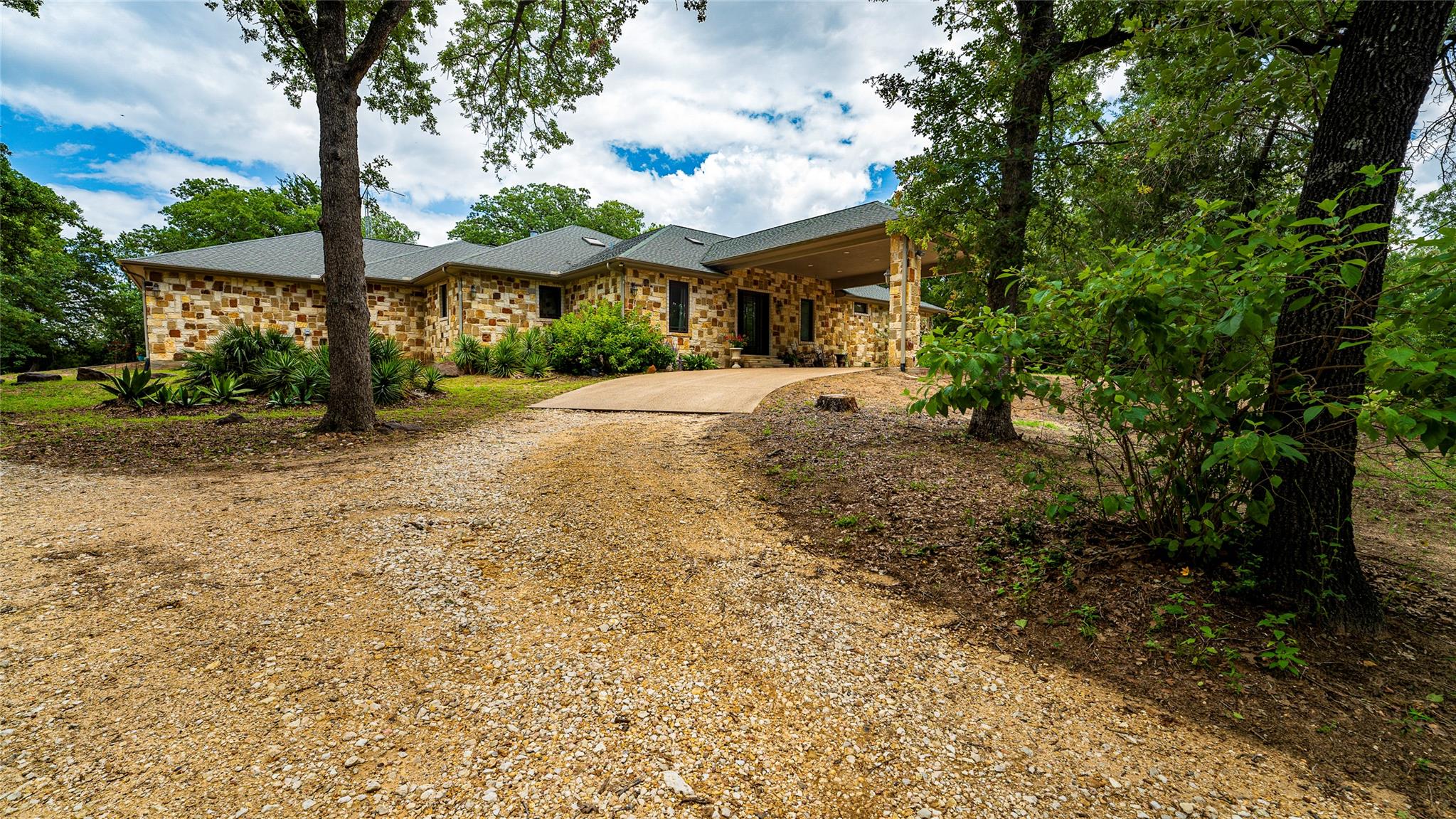 1908 County Road 305, Rockdale, TX 76567